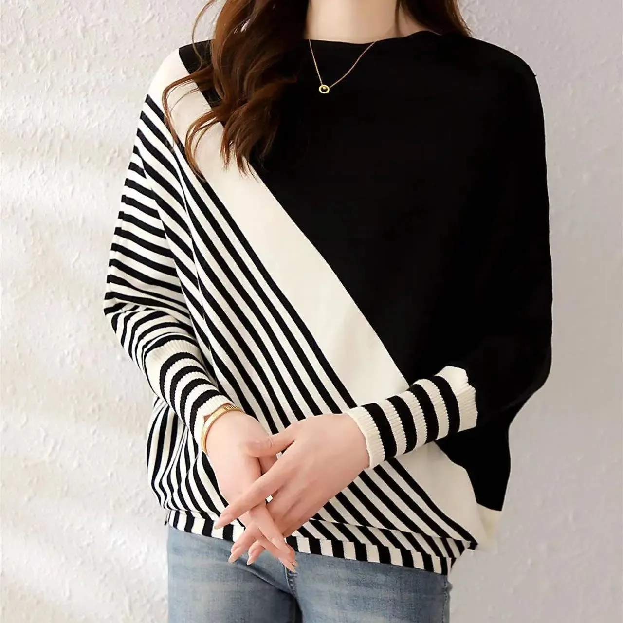 Women's Contrast Color Batwing Sleeve Sweater